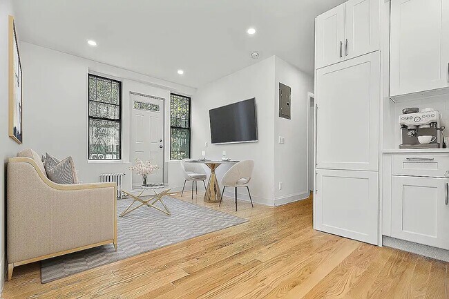 Foto del edificio - 208 E 31st St