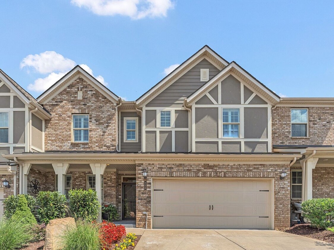 Stunning Townhome in Foxland Harbor – Golf & Lake Community - Stunning Townhome in Foxland Harbor – Golf...