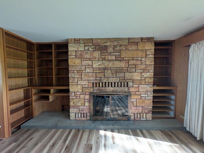 Building Photo - 425 Home Edition Dr