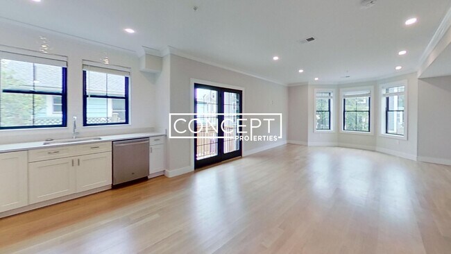 Building Photo - 289 Lamartine St