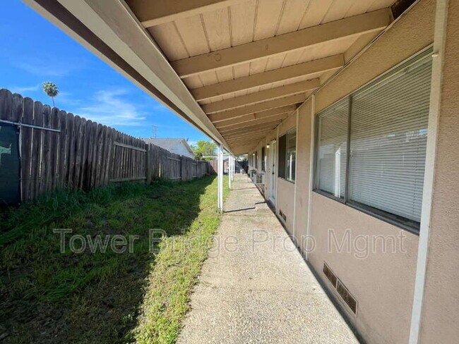 Building Photo - 1724 Wright St