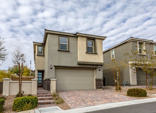 Building Photo - Beautiful West Summerlin Pool Home