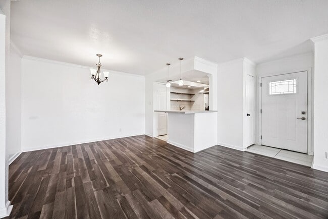 Foto del edificio - 14555 Wunderlich Dr