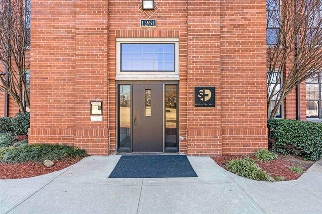Building Photo - 1261 Caroline St NE