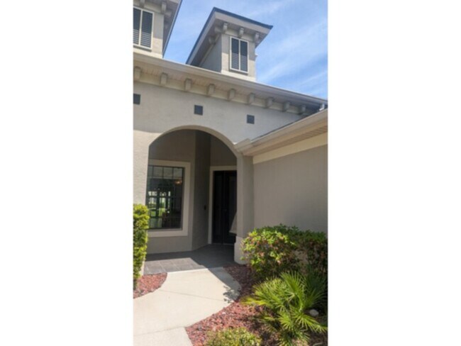 Foto del edificio - Elegant, Fully Renovated Townhome in Gated Grand Haven Community!