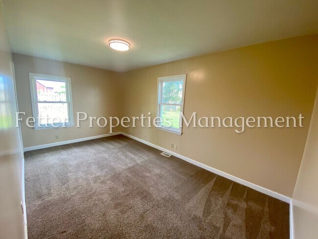 Foto del edificio - 4 Bedroom Home!