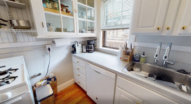 Building Photo - 11 Story St