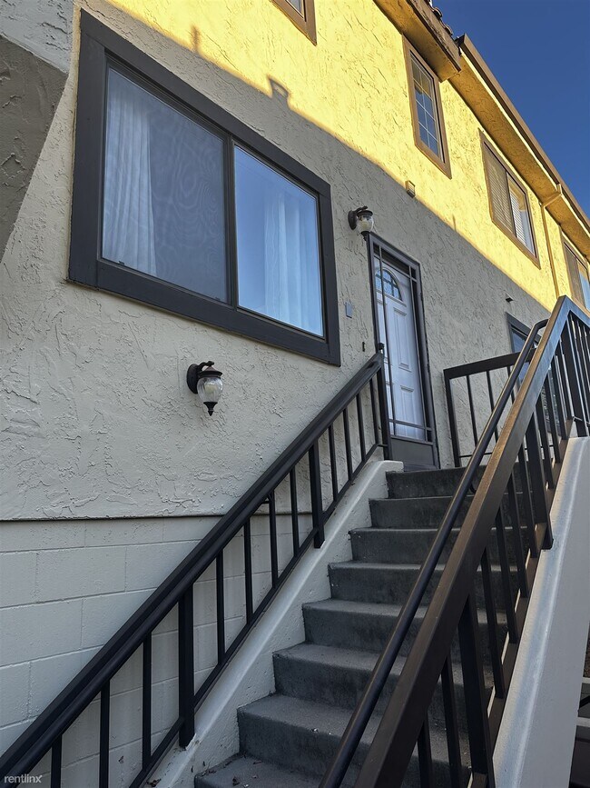 Foto del edificio - 2 br, 1.5 bath Townhome - 880 North Winche...