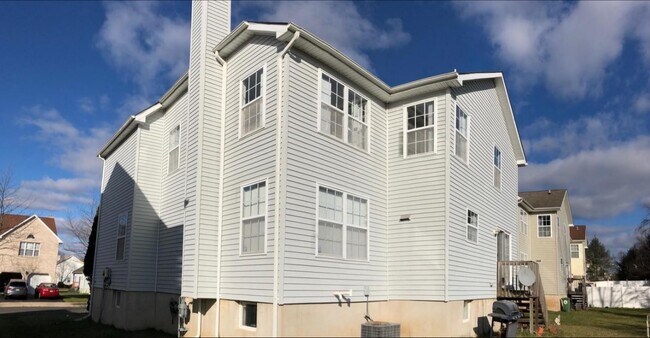 Building Photo - 28 Richards Rd