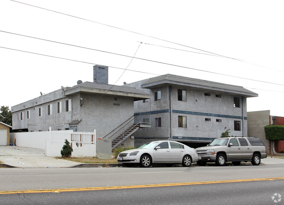 Primary Photo - 16930 S Vermont Ave