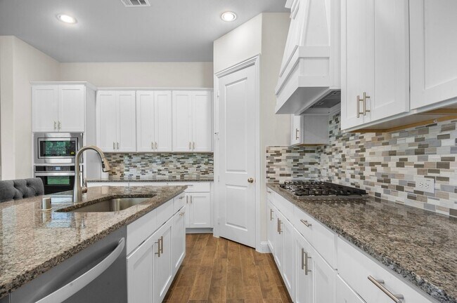 Foto del edificio - 16050 Talamore Ln