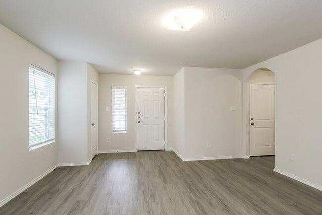 Foto del edificio - 131 Cooper Creek Ln