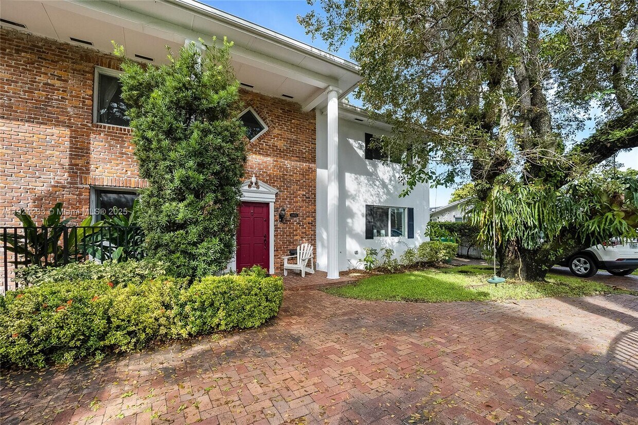 Primary Photo - 10670 SW 77th Ave