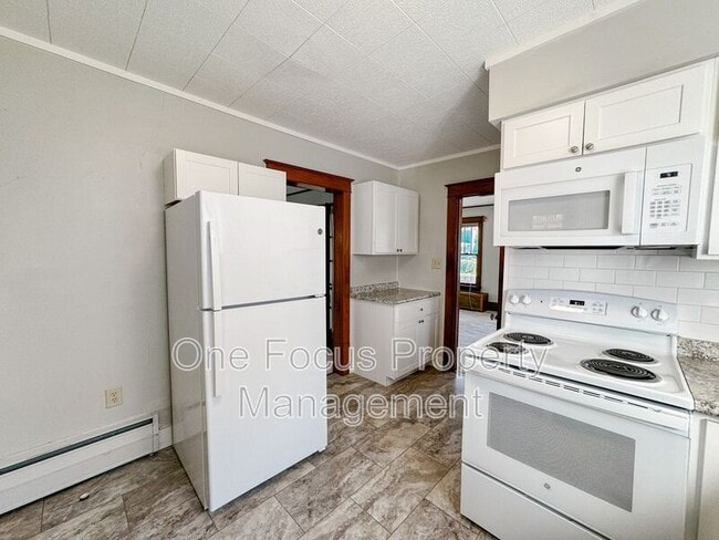 Building Photo - 468 Curtin St