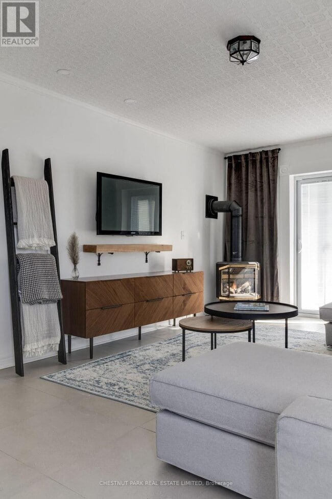 Photo du bâtiment - 13435 Loyalist Pkwy