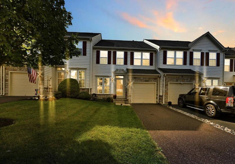 Primary Photo - 246 S Savanna Dr