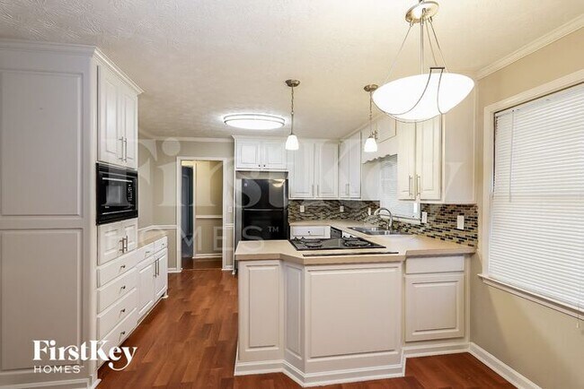 Building Photo - 600 Inglenook Dr SW
