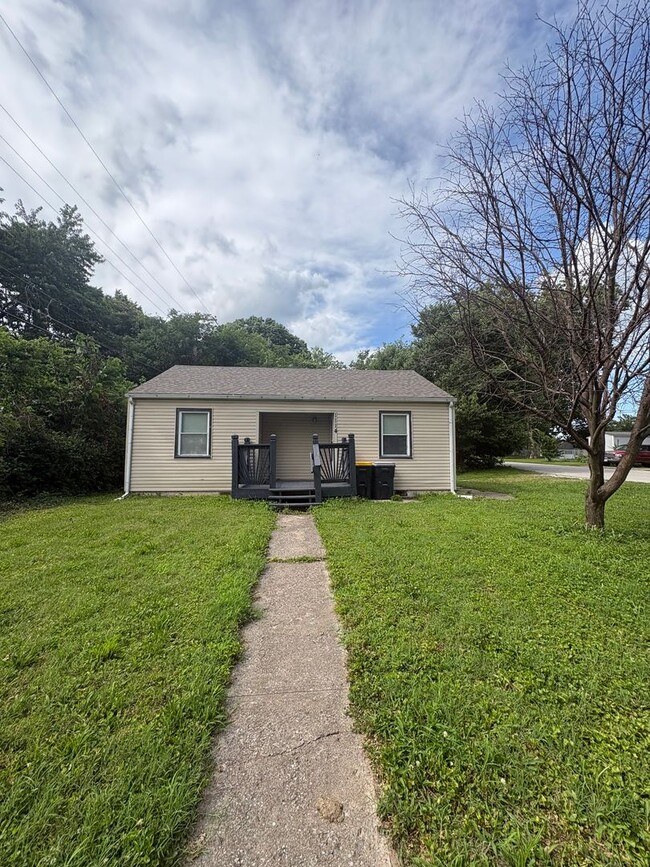Building Photo - 1114 NE 43rd Terrace