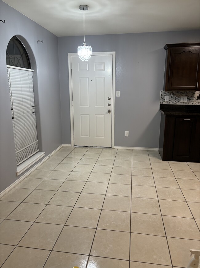 Building Photo - 1406 Acme Ln