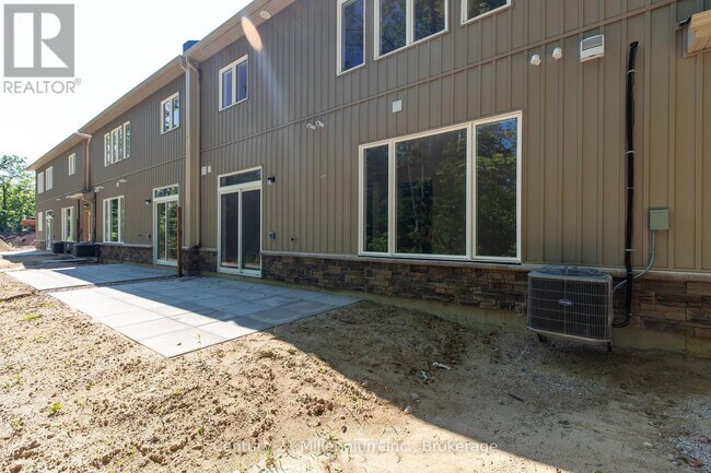 Building Photo - 9 Steinway St