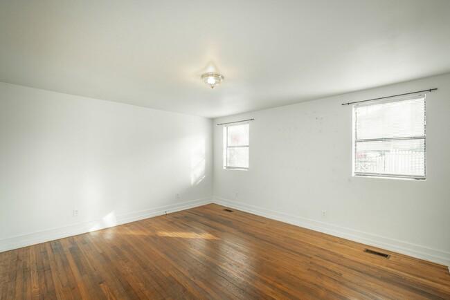 Building Photo - 2 Bedroom 1 bath house in Red Bank