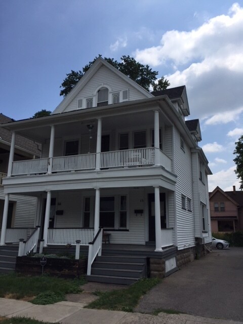Building Photo - 68 Vassar St