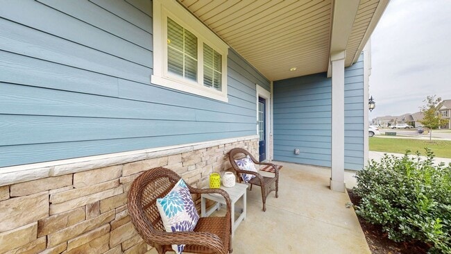 Foto del edificio - Gorgeous 4 BR 2.5 Bath in Westlawn! Minute...