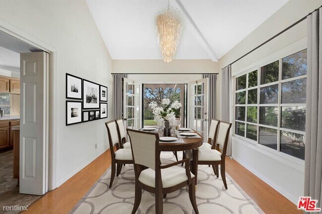 Foto del edificio - 3 br, 3 bath House - 4772 Canterbury St
