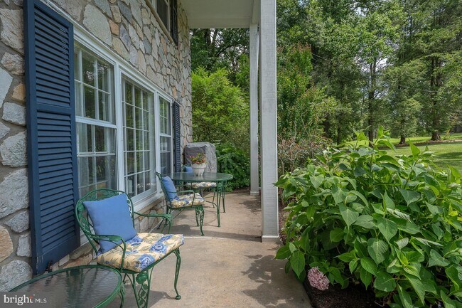 Foto del edificio - 337 Crum Creek Ln