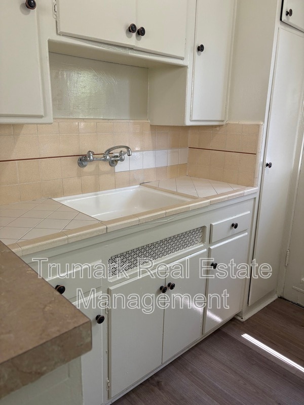 Building Photo - 1037 E Glenoaks Blvd