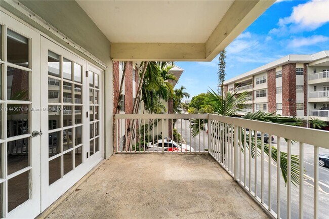 Foto del edificio - 2424 SE 17th St