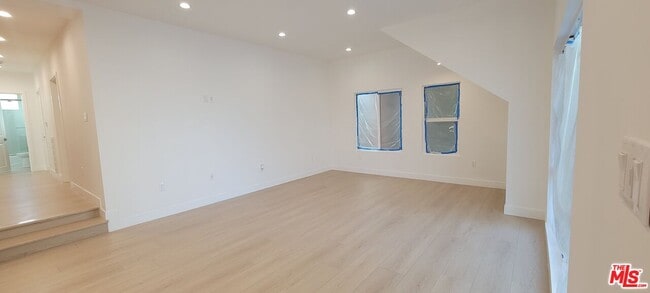 Building Photo - 1237 S Sherbourne Dr