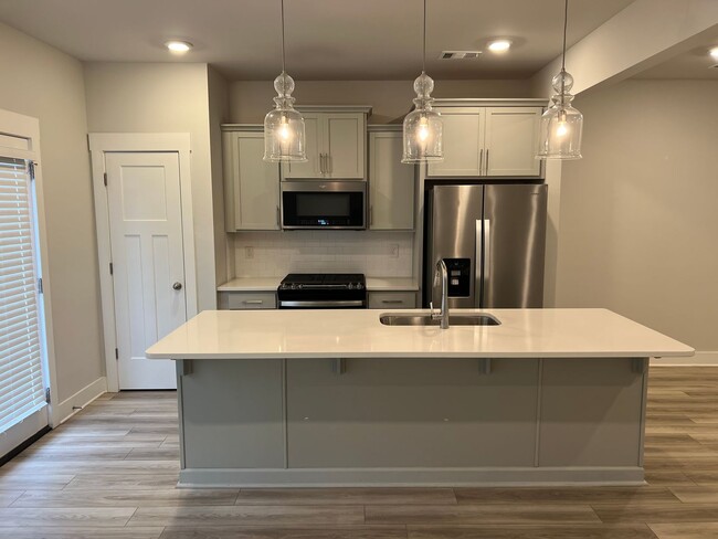 Building Photo - Stunning 3/2 Rental Unit in Prime Simpsonv...