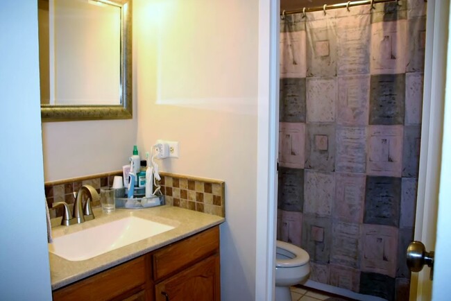 bath area - 7801 W 35th Ave