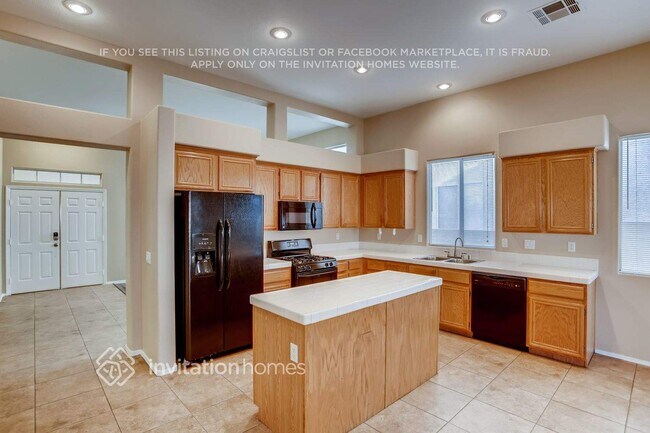 Building Photo - 2352 Kenneth Ave