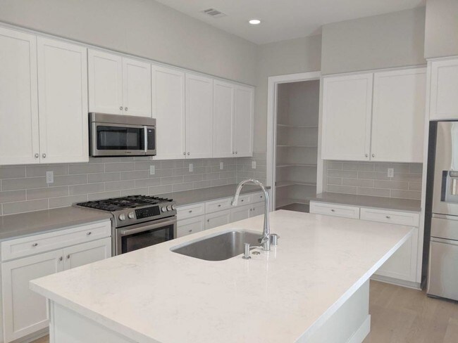 Building Photo - 132 Saratoga Ave, #1