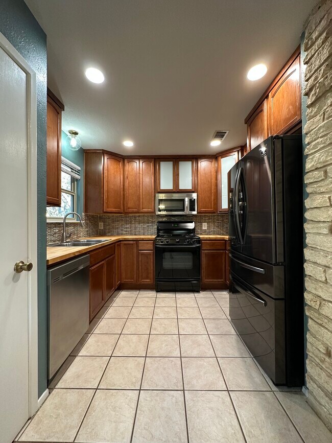 Building Photo - 7306 Broken Arrow Ln