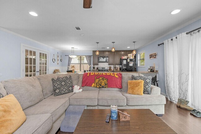 Foto del edificio - 326 Goldenrod Ct