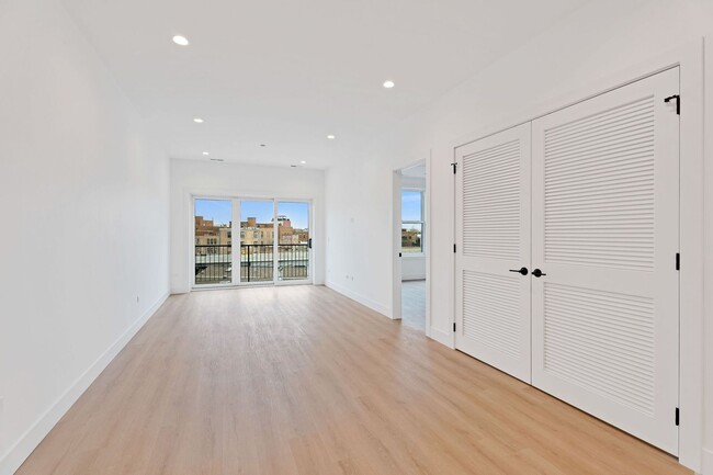 Foto del edificio - East Lakeview / Wrigleyville - Brand New C...