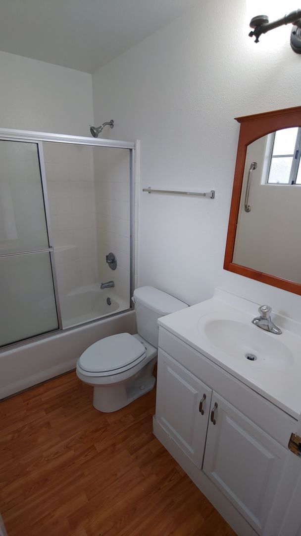 Foto del edificio - Hillcrest 2-Br, 2-Ba, 2-Car Garage.
