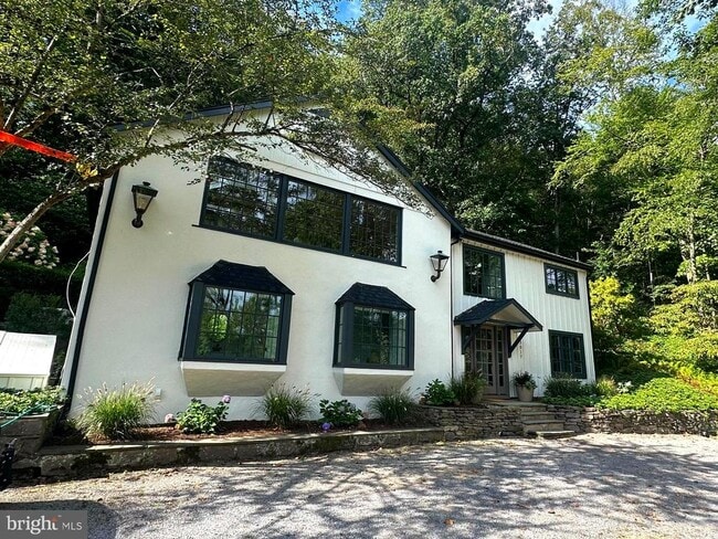 Building Photo - 3017 River Rd
