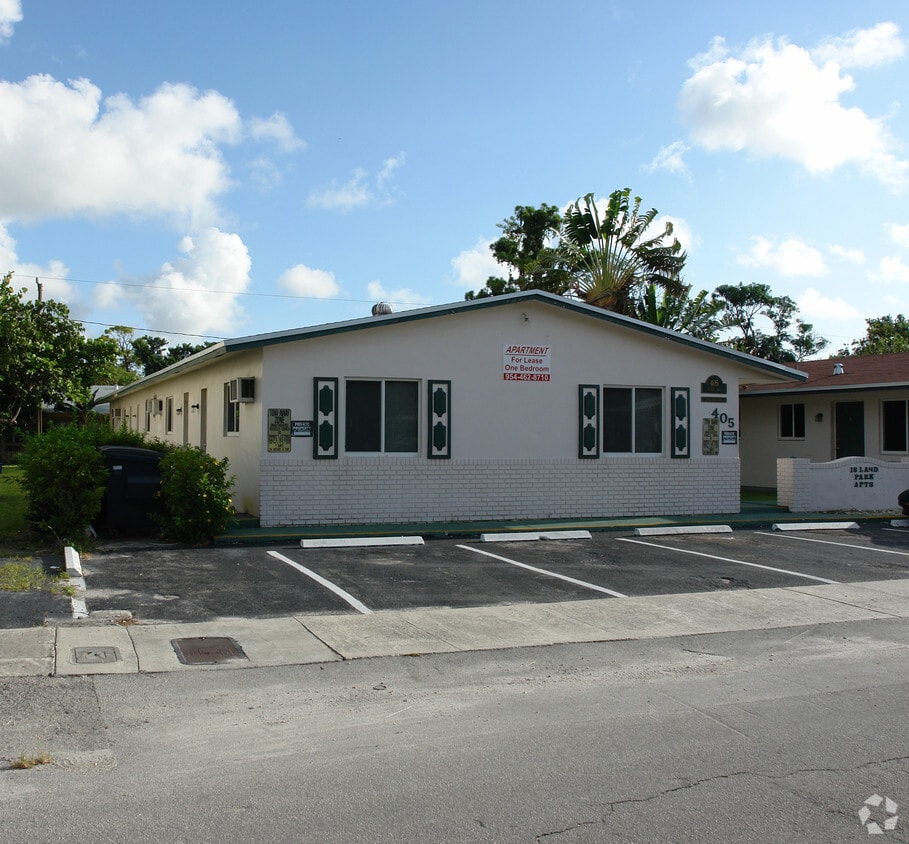 Primary Photo - 405 SE 20th St