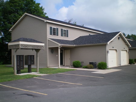 Primary Photo - Foxwood Townhouse Apartments