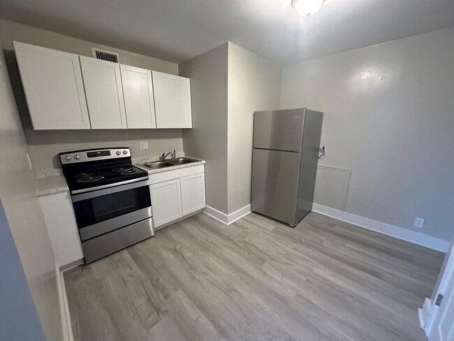 Building Photo - Vintage Apartments