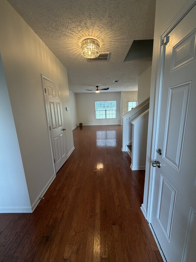 Foto del edificio - 8304 Oak Knoll Dr