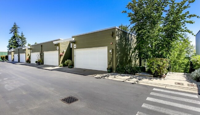 Building Photo - 2347 Yakima Ct