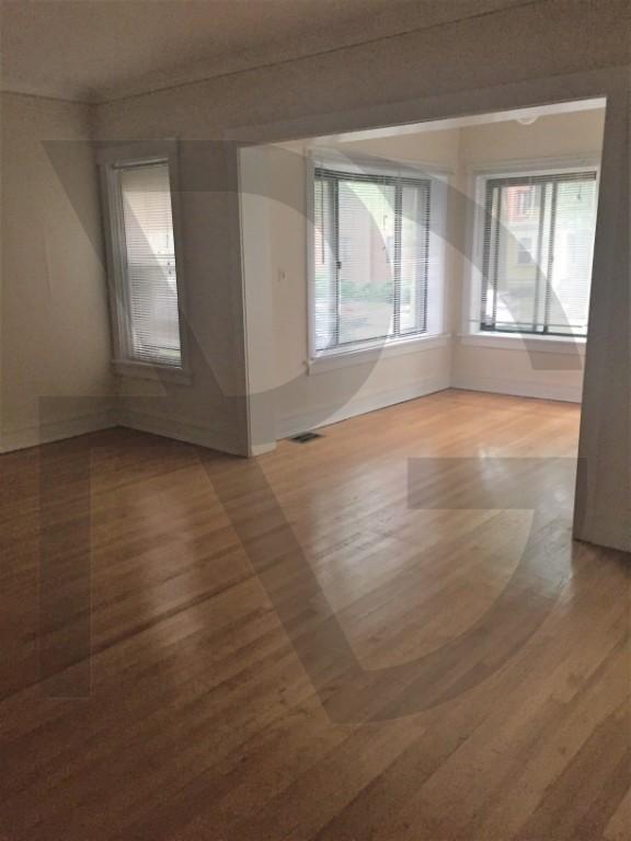 Building Photo - 3 bedroom in EVANSTON IL 60202
