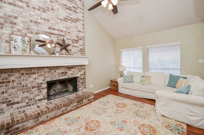 Foto del edificio - Echo Ridge, Sugar Land, TX 77478 - 3 BR 2 BA single-family home