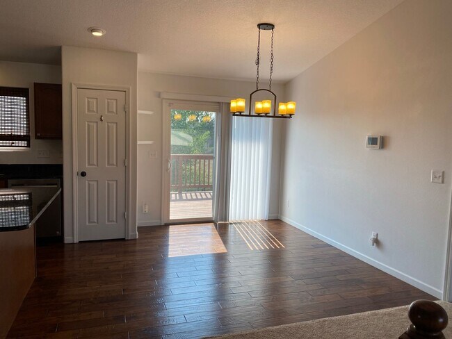 Foto del edificio - 4 BEDROOM | 3 BATH | OPEN CONCEPT | OVERSI...