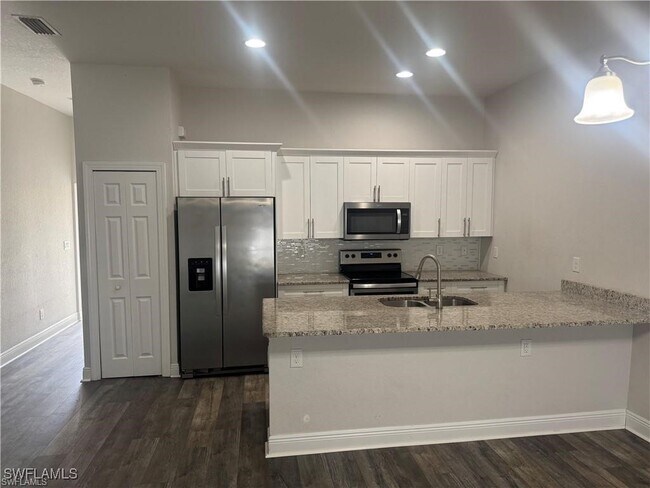 Foto del edificio - 3414 Santa Barbara Blvd